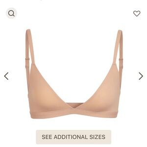 Skims fits everybody triangle tee shirt bra
